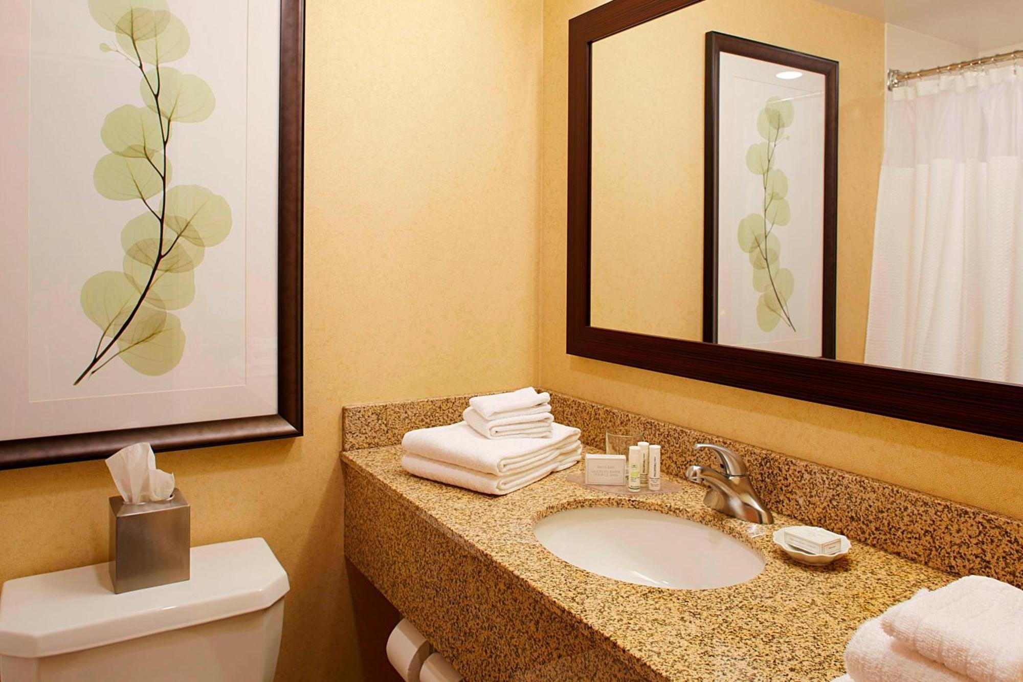 Courtyard By Marriott Ithaca Airport/University Exterior foto